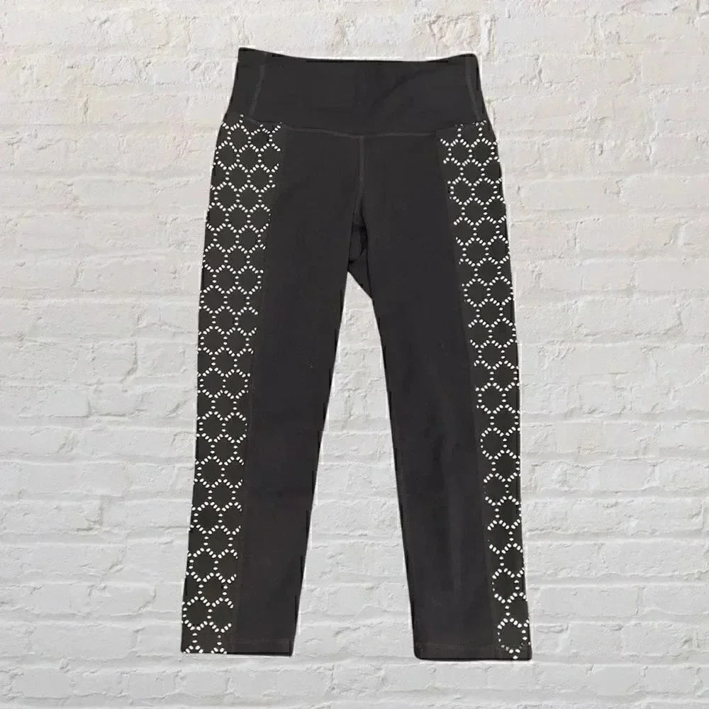 Athleta High Rise Eyelet Chaturanga Capri Leggings Black Size XS 